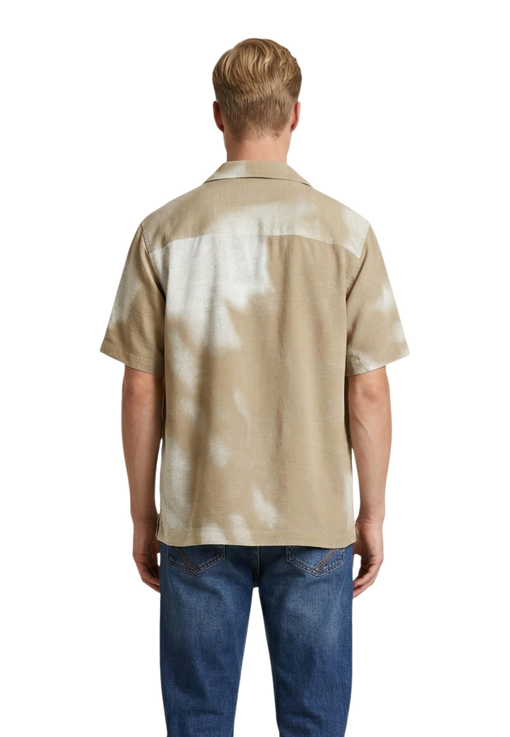 เสื้อเชิ้ตชายสีเบจสไตล์รีสอร์ทจาก Only & Sons | ผ้าผสมวิสโคสลินิน